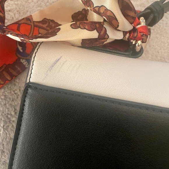 Adorable, lady’s handbag w/adjustable strap to wear crossbody. Never used.​ - Picture 12 of 12